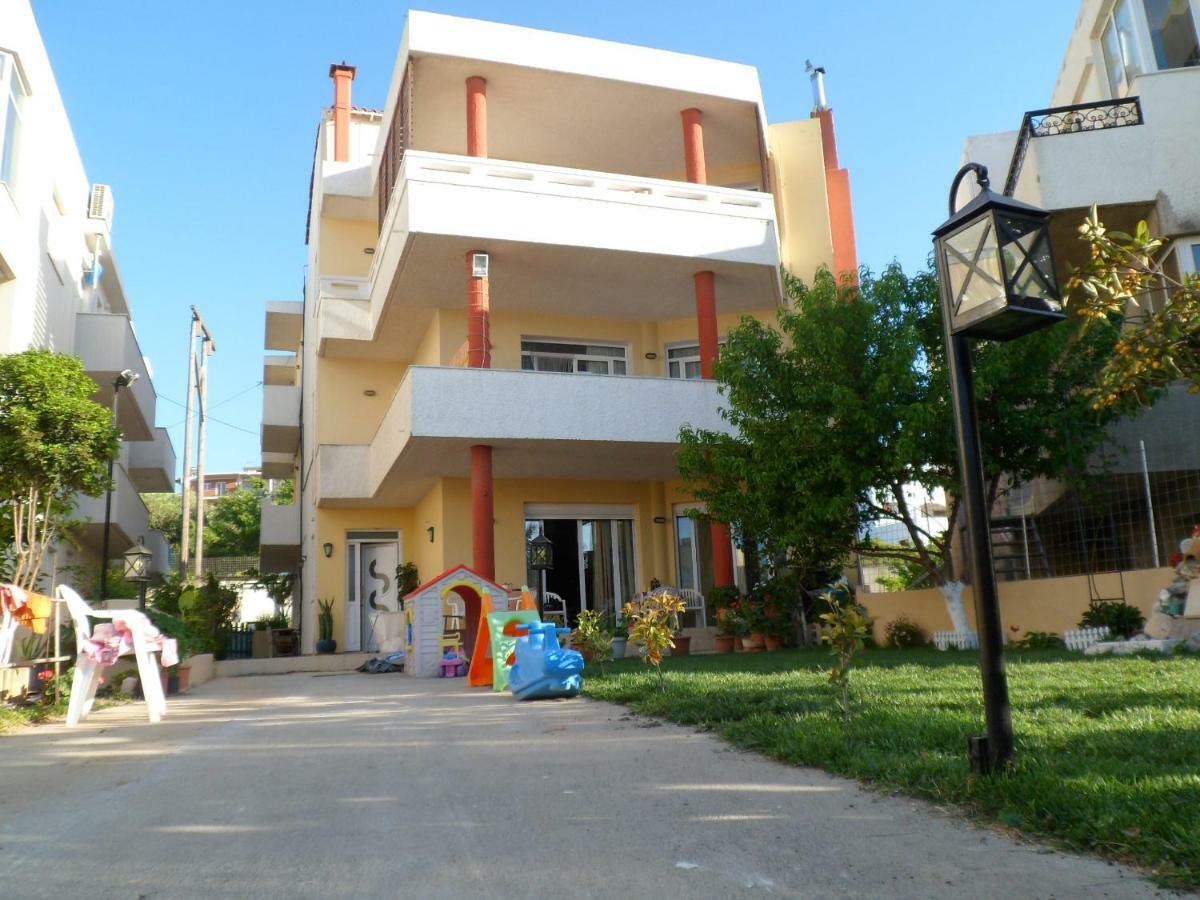 Menelaos Apartments Adelianos Kampos Exterior foto